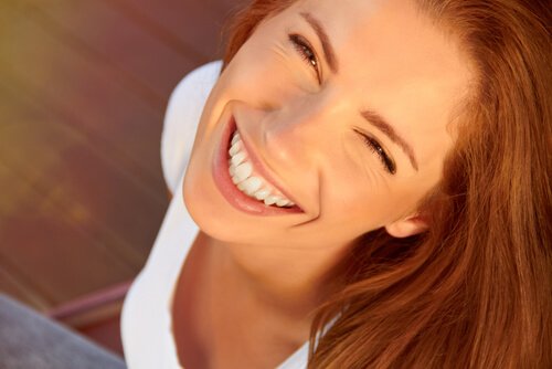 mulher-sorrindo-apos-se-surpreender Você é capaz de surpreender a si mesmo?