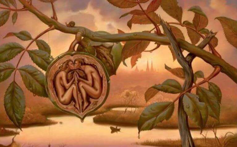 Casal se beijando dentro de fruta