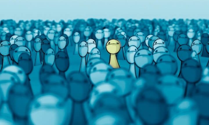 Sentir-se sozinho em meio à multidão