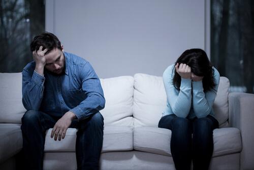 Casal tendo problemas no relacionamento