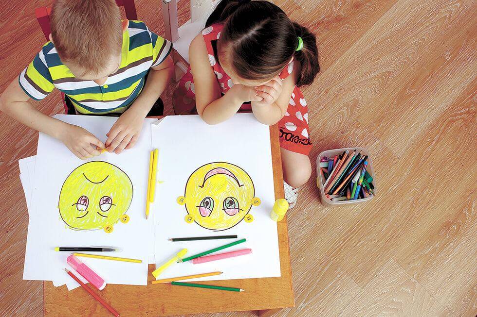 Crianças aprendendo a gerenciar as emoções