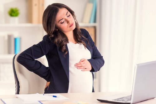 Mulher grávida e estressada