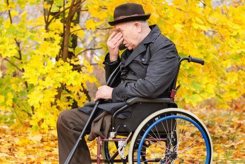 Homem com síndrome do membro fantasma