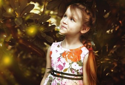 Menina com transtorno do espectro autista