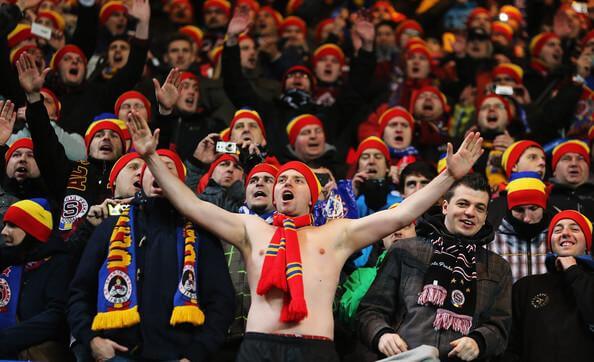 Torcedores em jogo de futebol