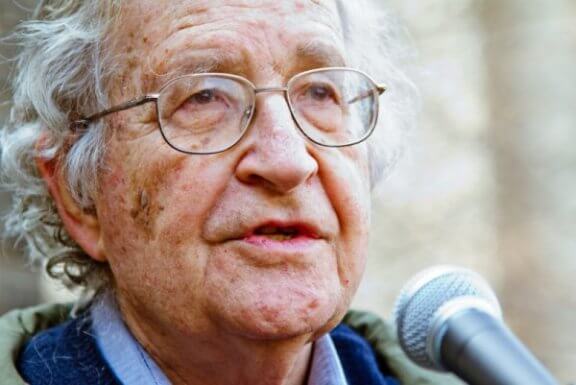 A pós-verdade e as fake news, segundo Noam Chomsky