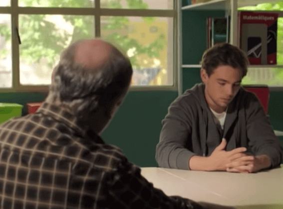 Cena da série 'Merlí'