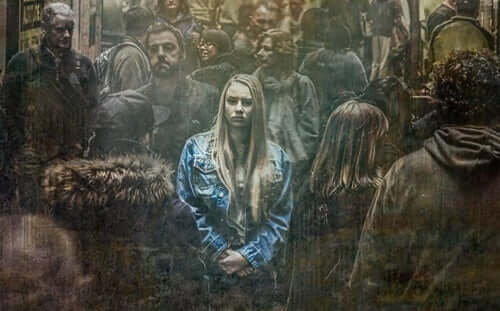 Solidão em meio à multidão