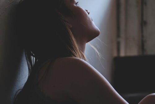 Mulher triste e deprimida