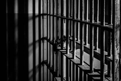 Grades de uma prisão