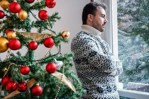 Homem incomodado no Natal