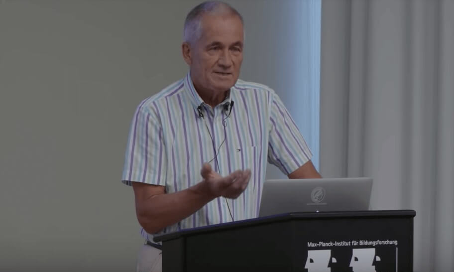 Peter Gøtzsche dando palestra