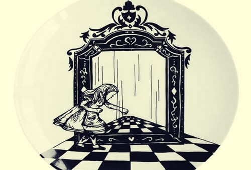 Alice através do espelho