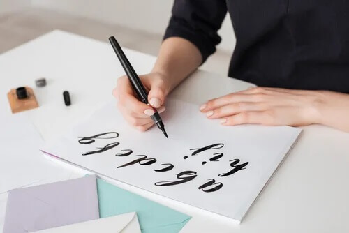 Lettering: um passatempo benéfico