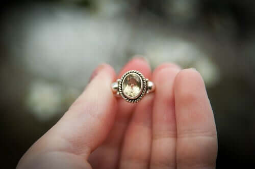 Conheça O Anel, um conto sobre o valor das coisas