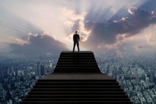 A síndrome do homem alto, uma forma de narcisismo