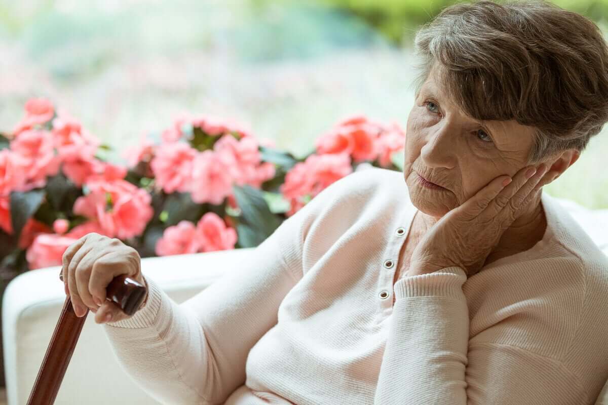 Senhora idosa com Alzheimer