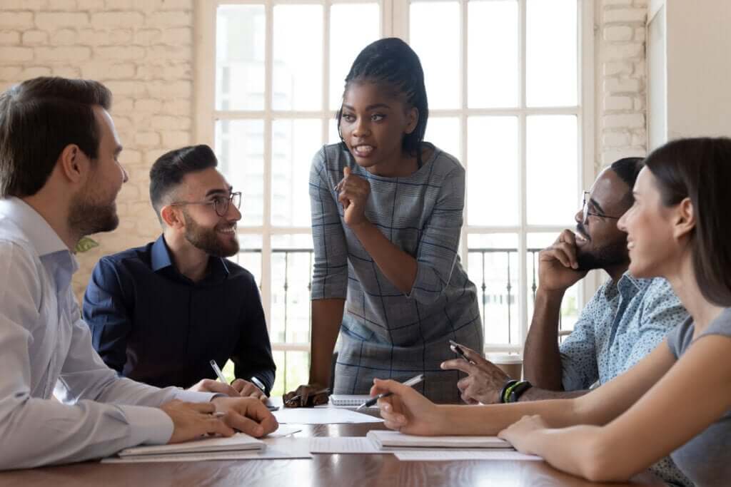Como desenvolver uma personalidade mais atrativa e carismática