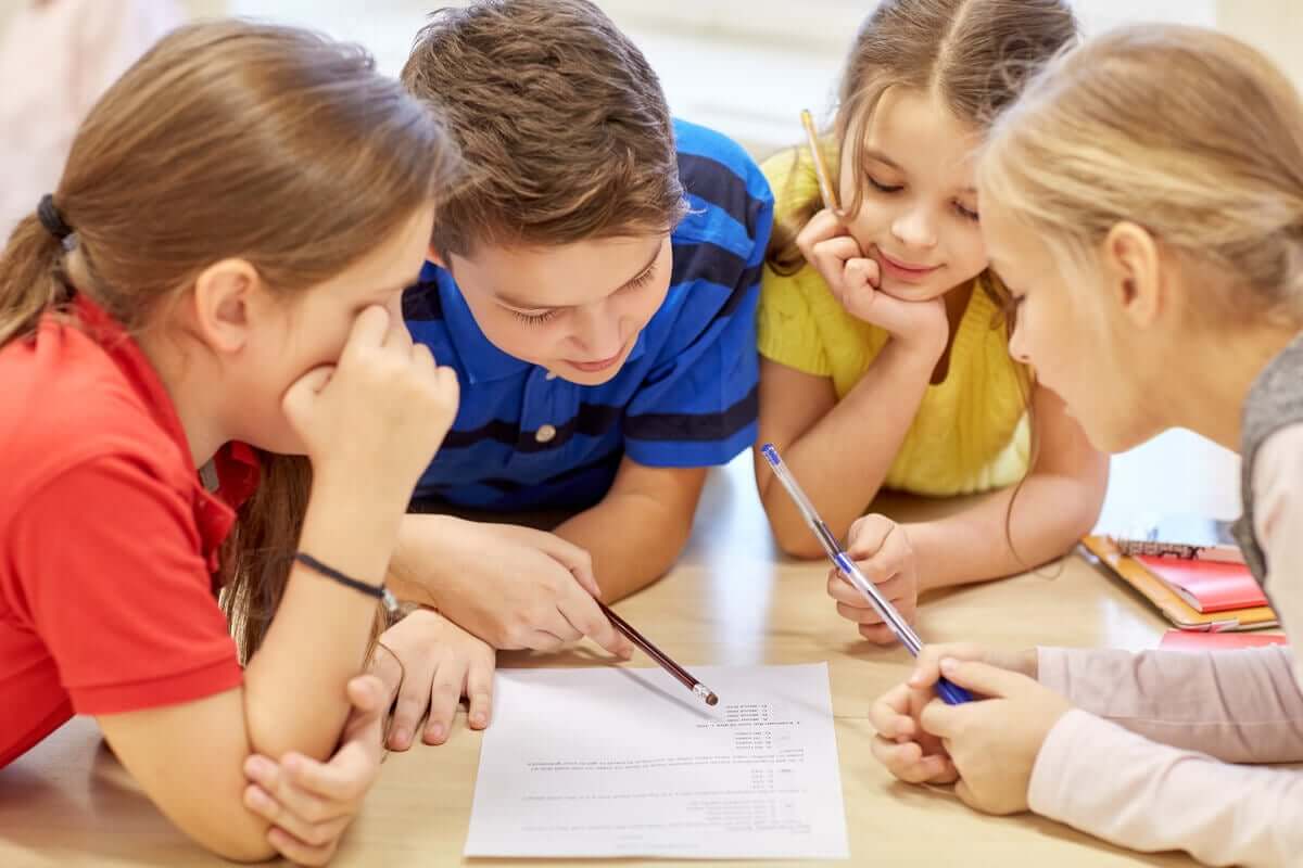 Crianças em sala de aula