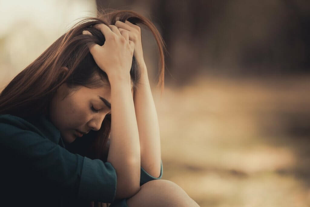 Mulher sentindo medo