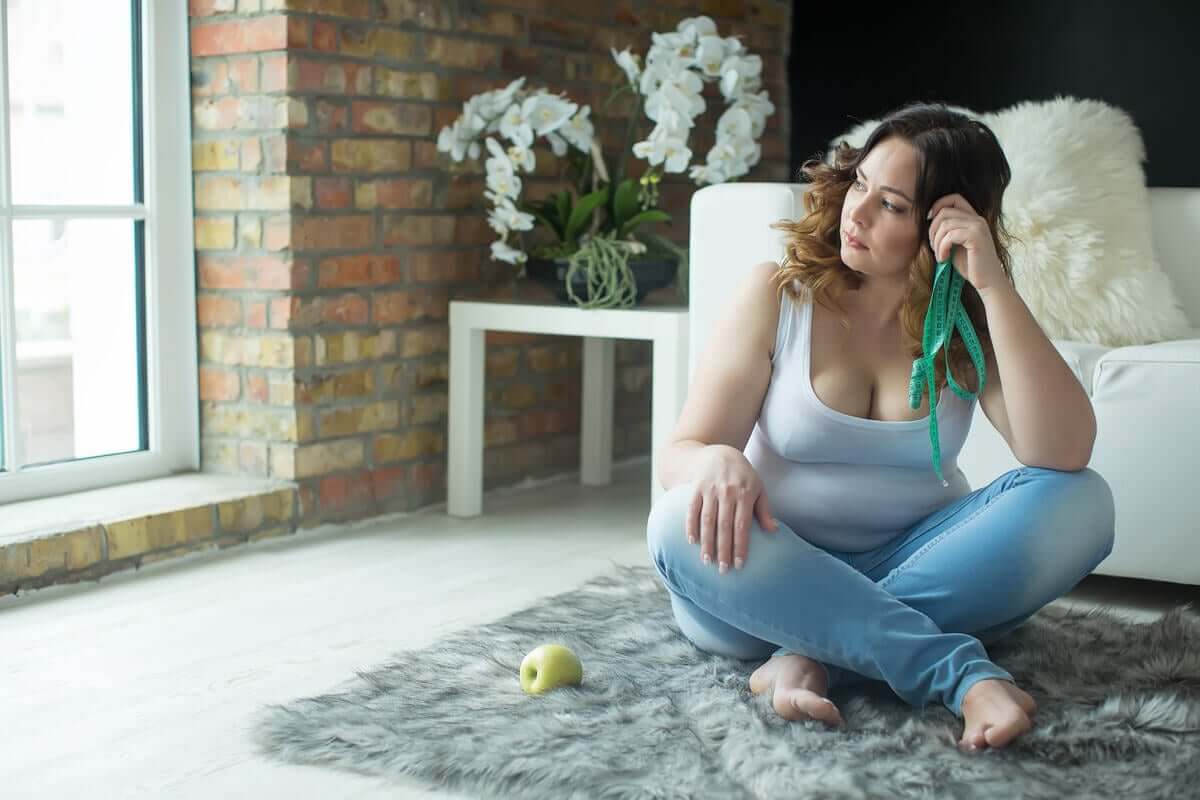 Mulher frustrada com perda de peso