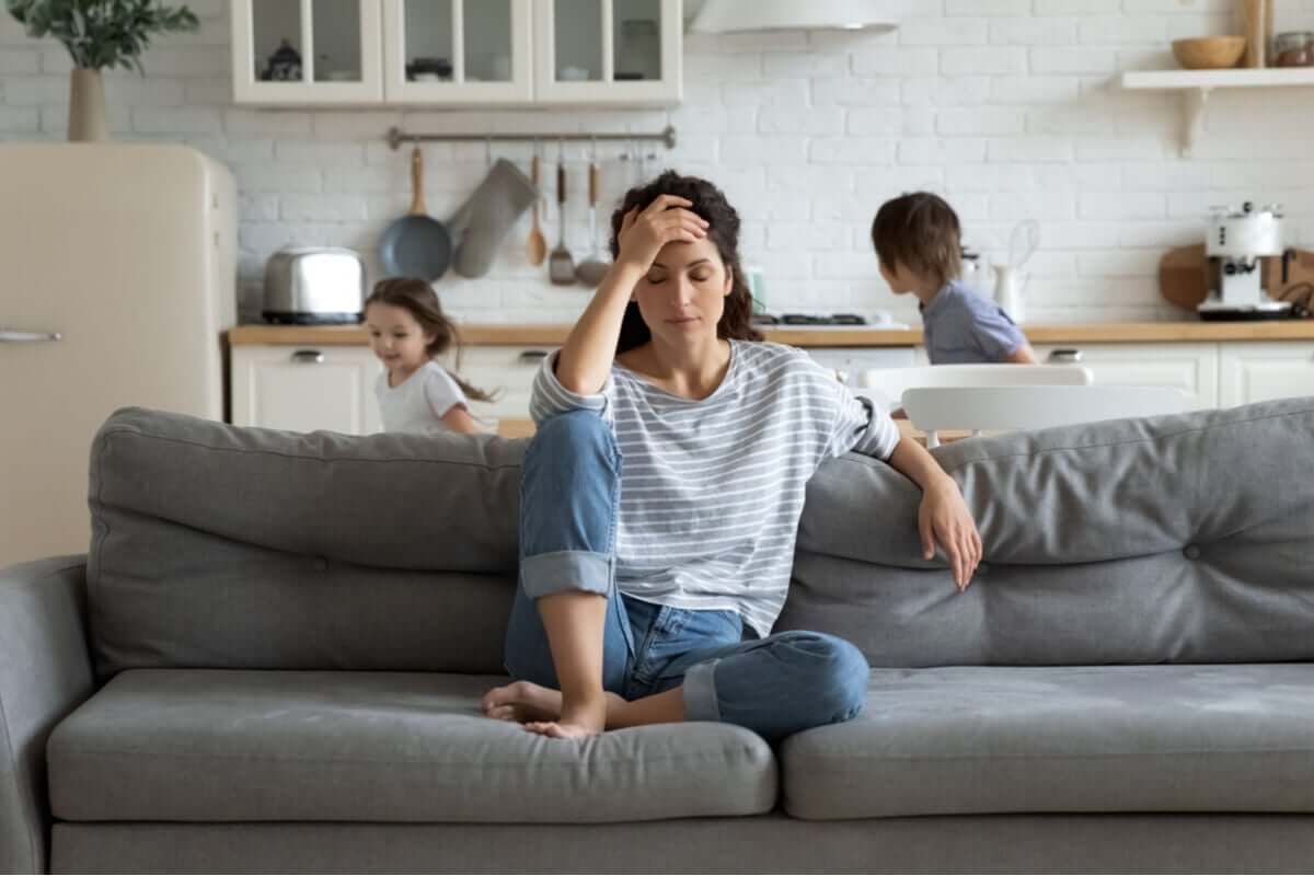 Mãe sem paciência com os filhos