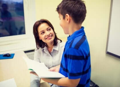 Professora com aluno