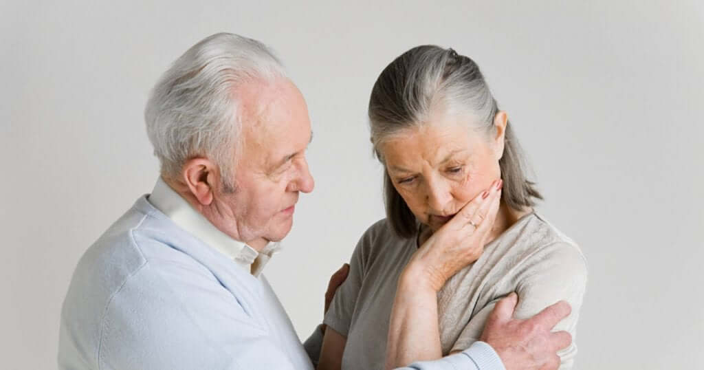 Casal de idosos com Alzheimer