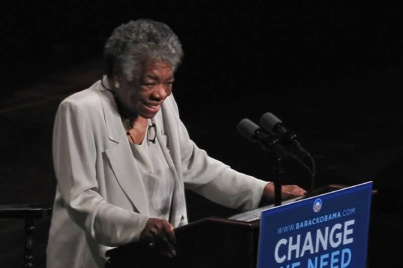 Maya Angelou dando palestra
