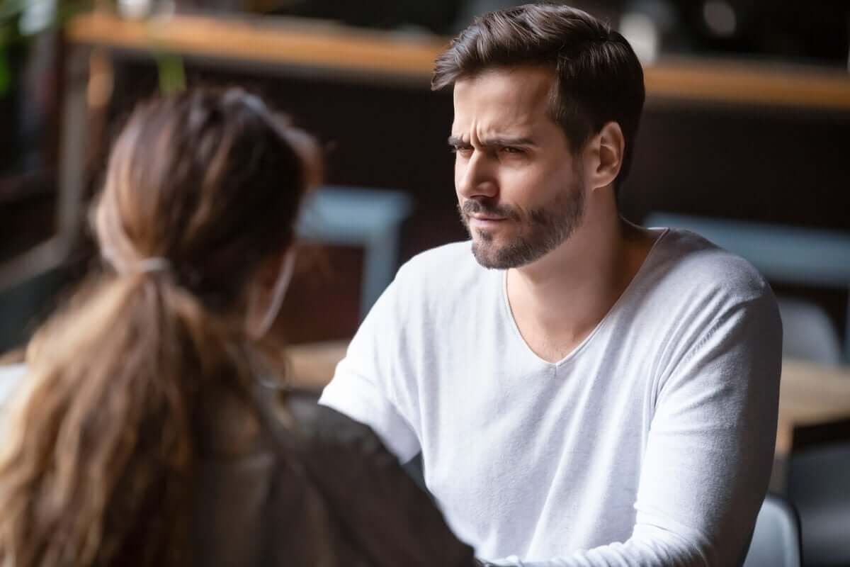 "Você precisa aprender a se comunicar melhor."