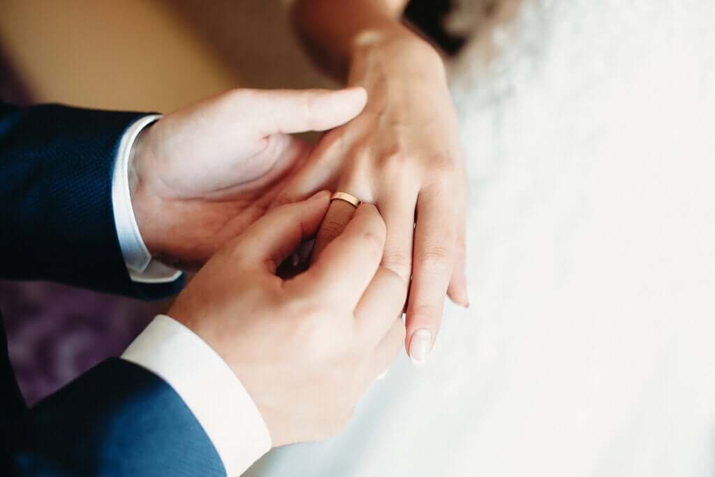 Você sabe o que é a bigamia?