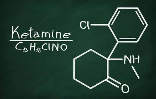 Fórmula química da ketamina