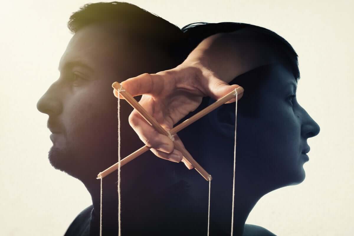 A persuasão coercitiva