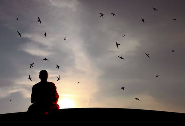Monge meditando