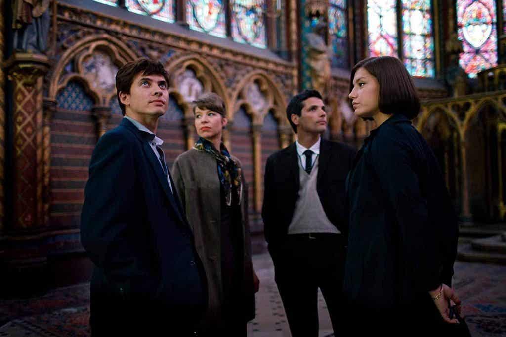 Cena de 'O Corvo Branco'