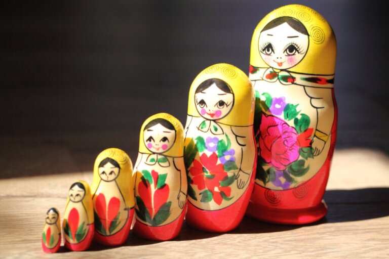 A metáfora das bonecas russas e o sentido do ego