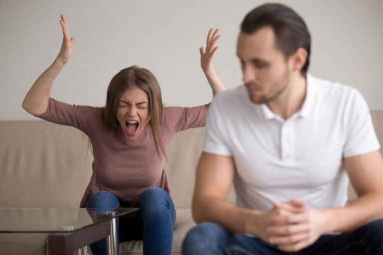 Meu parceiro tem acessos de raiva: o que fazer?