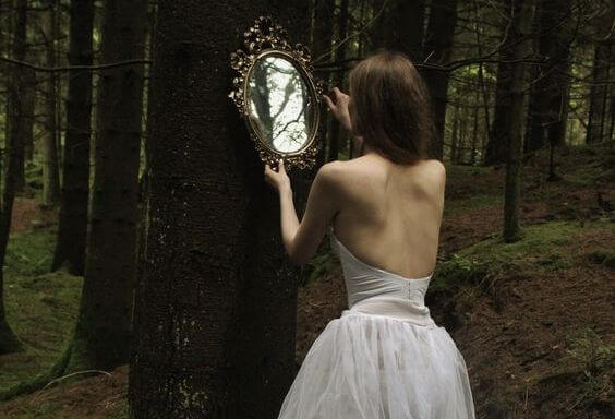 Se você está procurando uma pessoa para mudar a sua vida, olhe para o espelho