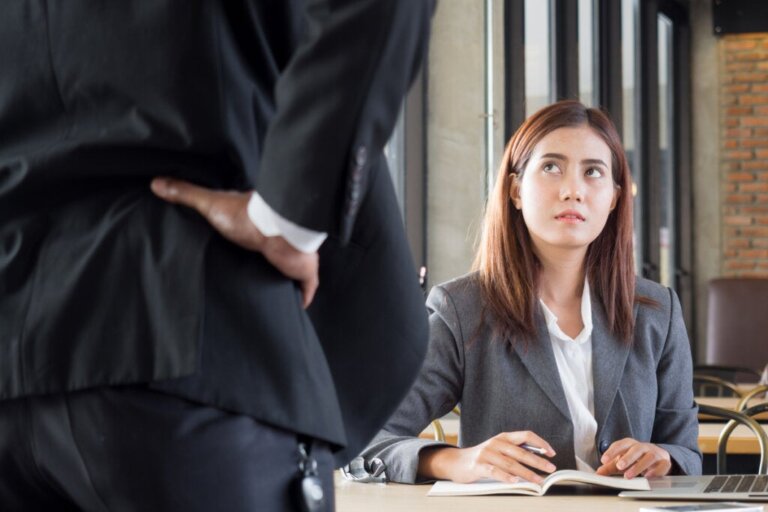 9 sinais de que você é vítima de assedio no local de trabalho